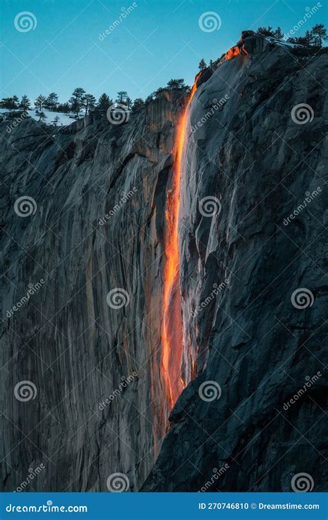 Creating Firefall at Yosemite Horsetail Fall, Illuminating the Darkness ...