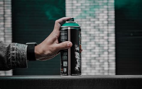 Download wallpaper 3840x2400 spray can, paint, hand, spray 4k ultra hd ...