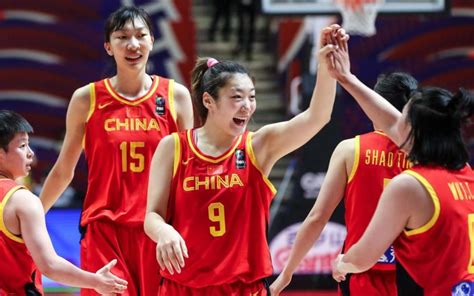 奥运女篮海报出炉，中国一球员占据C位，不是队长更不是女版姚明_腾讯新闻