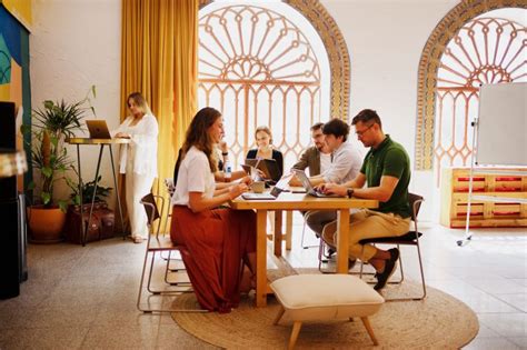 Elena Pugach on LinkedIn: #b2bmarketingjobs #marketingassociate # ...