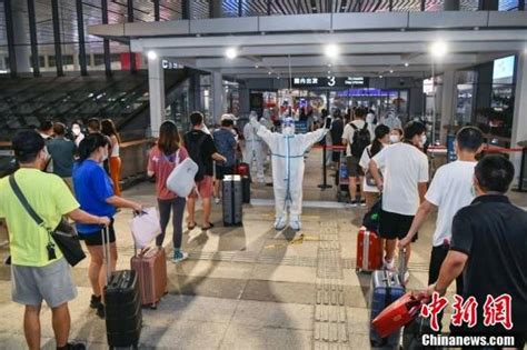 海南组织游客返程 首批660名滞留海口游客乘机离岛-搜狐大视野-搜狐新闻