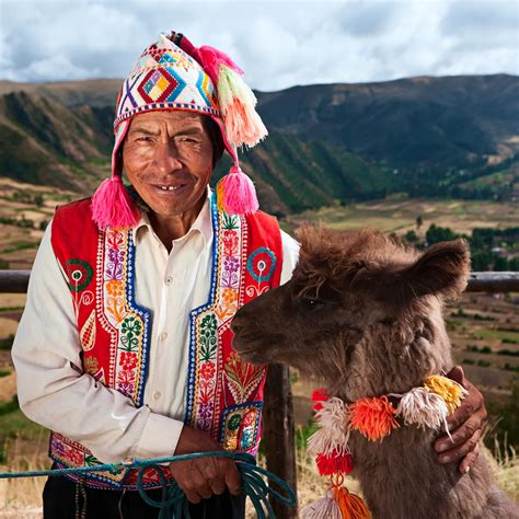 Traditional Peruvian clothing: history and garments