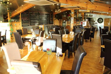 THE 10 BEST Restaurants Near Drayton Manor Theme Park