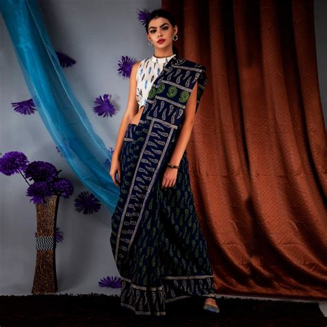 Blue Paisley Printed Linen Saree