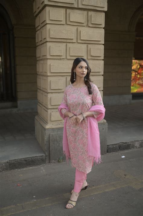 Amrita Ruhi Suit Set – Kahva Jaipur