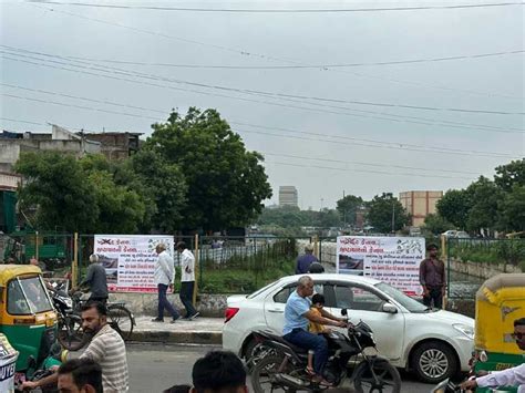 240 crore allegation banners put up in Kharikat Canal, RCC wall ...
