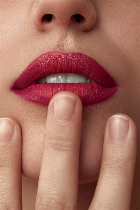 A Guide to Creating Monotone Magic With Your Makeup - Features