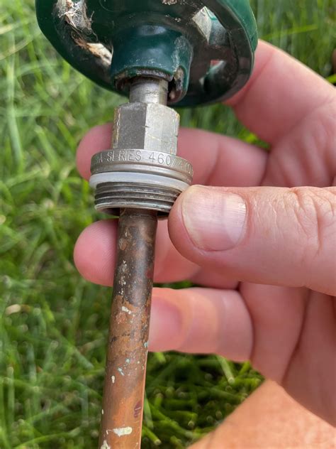 Leaking Outdoor Faucet Older Model 的图像结果