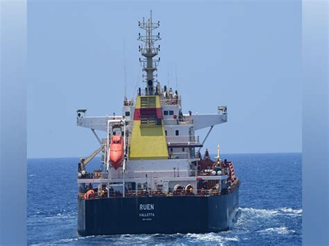 Indian Navy foils Somali pirates' hijacking attempt, intercepts ex ...