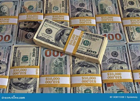 Stack of 100 dollar bills - gilitsecond