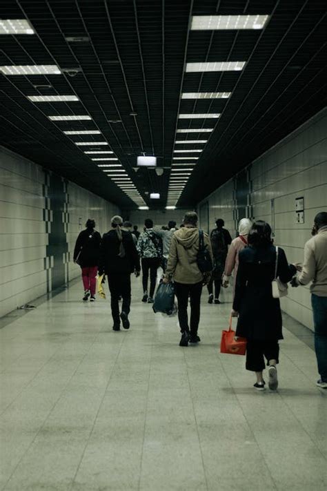 People Walking in a Hallway 的图像结果