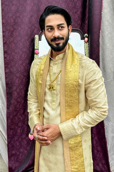 Self Textured Boota Semi-Pattu Set – GROOM2B