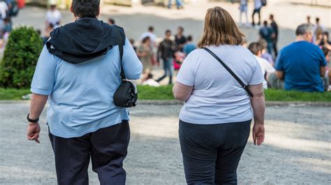 Obesity tied to shorter life, overweight people more years with heart ...