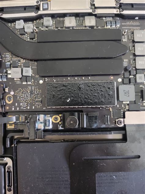 My friend's macbook broke... help : r/mac