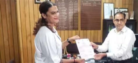 ராஜஸ்தானில் 3-ம் பாலினத்தவருக்கான முதல் பிறப்பு சான்றிதழ் பெற்றார் நூர் ...