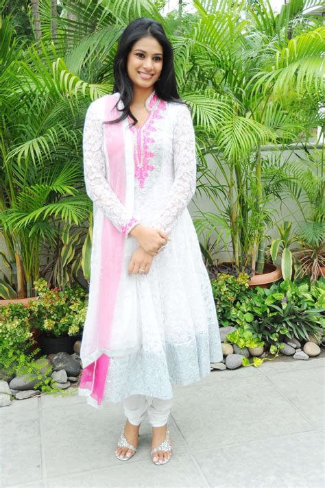 Zara Life is Beautiful heroine Stills