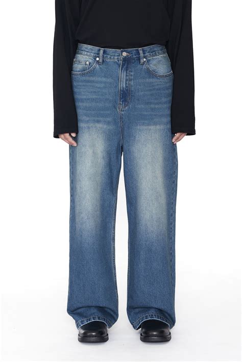 CODA INDIGO WASHED DISTRESSED BREARK CUT STRAIGHT JEANS