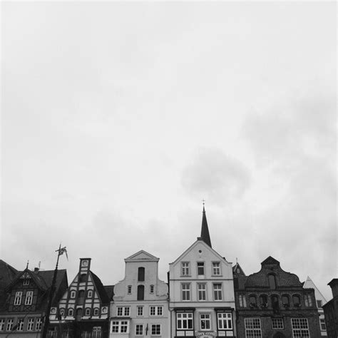 Row of Buildings Front View 的图像结果