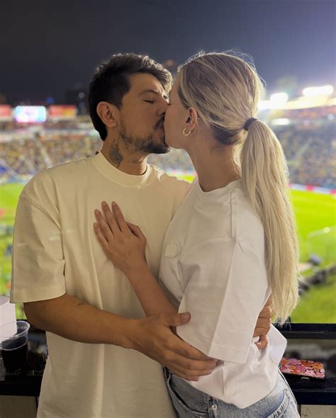 Ythan Hernandez | Amo pasar el tiempo a tu lado aunque pase volando. Te disfruto, admiro y amo ...