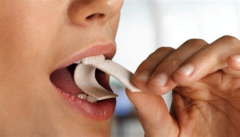 10 Best Ways to Treat Sensitive Teeth Naturally - lifeberrys.com