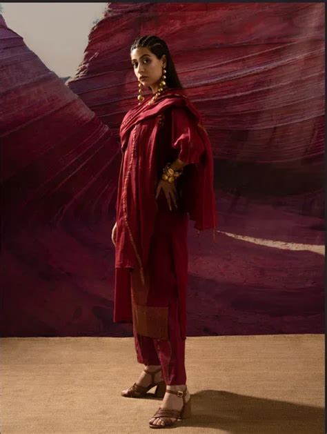 Aurum Chock Block Maroon Kurta set with Dupatta (Set of 3) – BANANA labs