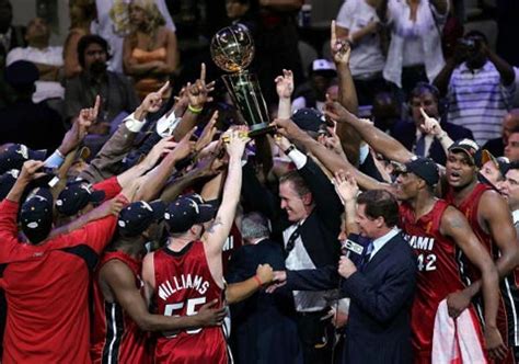 韦德最高分制服小牛 热火4-2获胜首夺NBA总冠军-搜狐体育