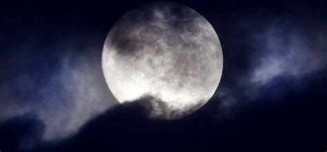 First In 152 Yrs: Total Lunar Eclipse, Super Blood Moon Is Happening ...