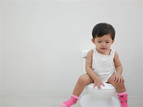 Metode Pengambilan Sampel Urine Noninvasif pada Anak - Alomedika