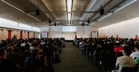 Town Hall Meeting 的图像结果