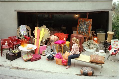14 Garage Sale Display Ideas and Tips