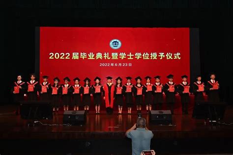 我校举行2022届毕业典礼暨学士学位授予仪式-肇庆学院
