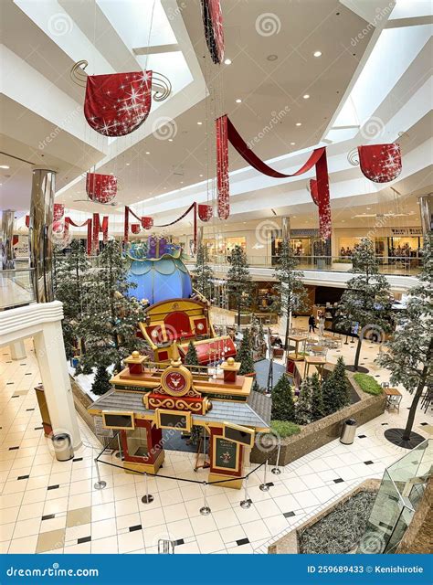 Christmas Decorations in the Twelve Oaks Mall, Novi, Michigan, USA Editorial Stock Photo - Image ...