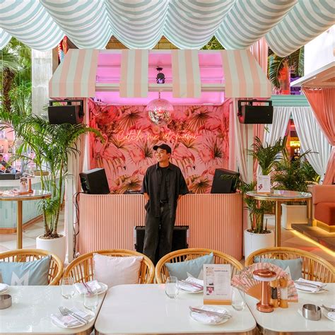 จุดแลนด์มาร์ก Hangout space ฟีลบีชบาร์ Mami Rose ร้านอาหารกึ่งบาร์ ที่เราพาทุกคนแวะมาชิลที่ EM ...