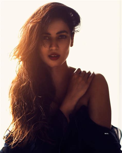 Know more about the multi-talented Bollywood actress Sonal Chauhan Pics ...