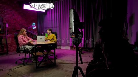 Backstage Interview Shot 的图像结果