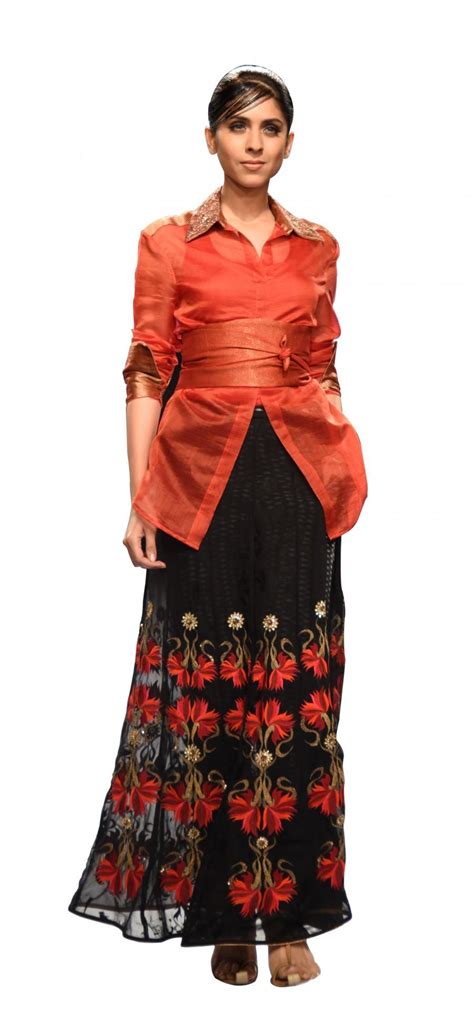 Kiran Uttam Ghosh launches plus-size clothing - Photos,Images,Gallery ...