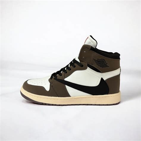 Travis Scott – M/S Foot Steps