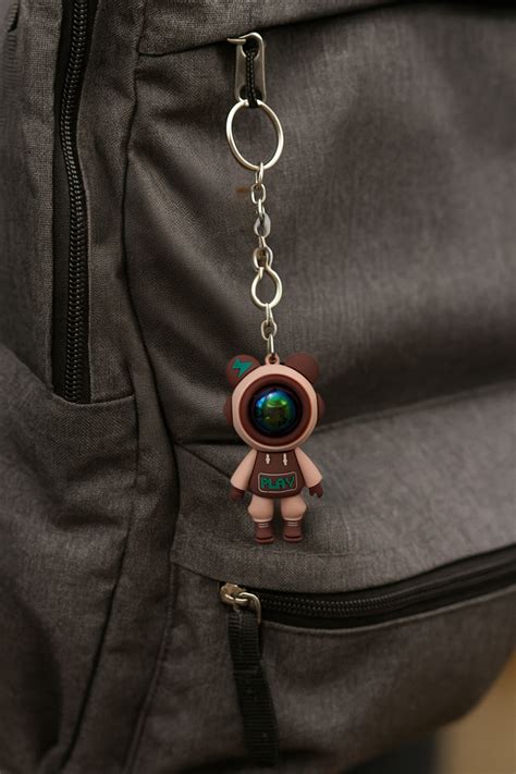 Astronaut Keychain – Tiny Explorer for Your Pocket – Houseit