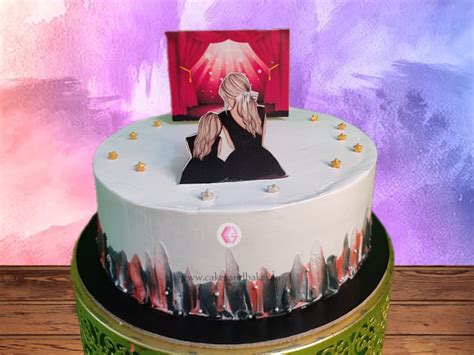 White Round Aesthetic Cake