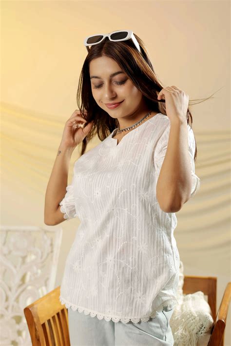 Whispering Lace Elegance Top – BEOM COMMERCE