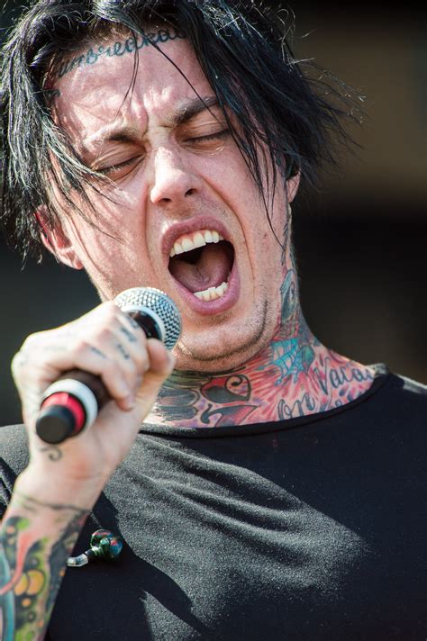 Ronnie Radke citar: “A mente de um homem pode ser comparada a um jardim ...