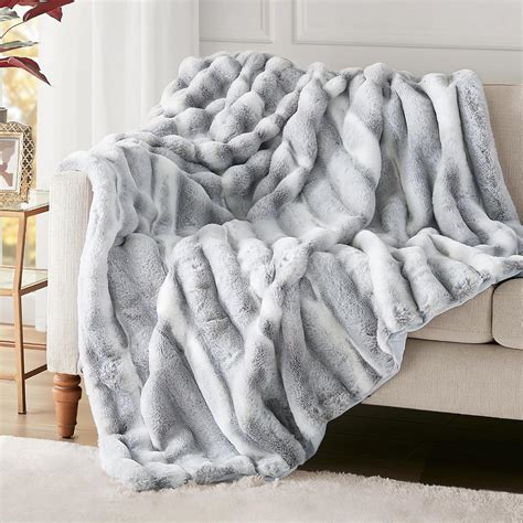 Amazon.com: Hyde Lane Luxury Fluffy Faux Rabbit Fur Throw Blanket ...