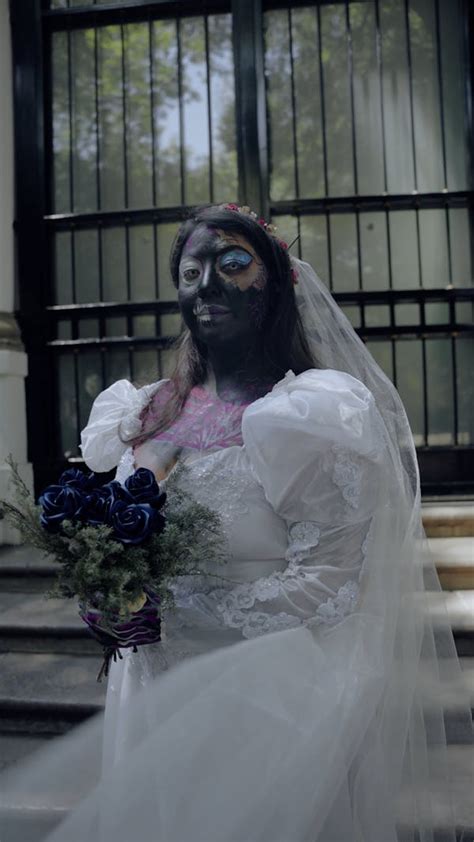 Dressing Dead Bride 的图像结果