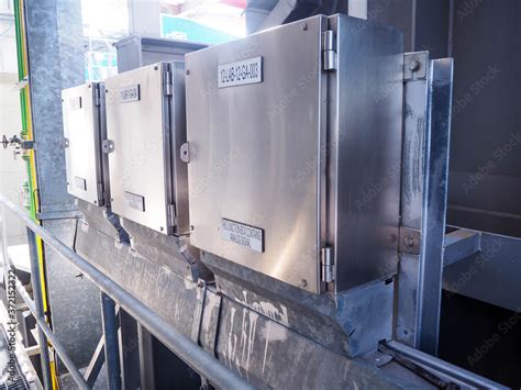 Unit Control Panel vs Local Control Panel 的图像结果