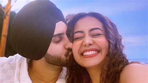 Neha Kakkar Addresses Divorce Rumors, Posts Yet Another Viral Instagram ...