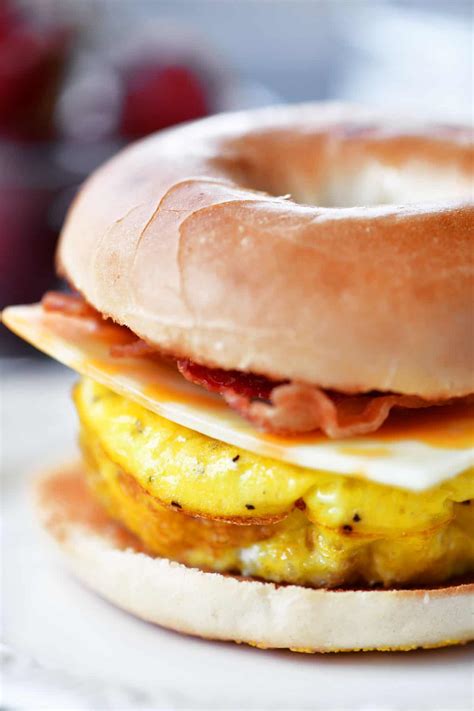 egg and cheese bagel sandwich recipe