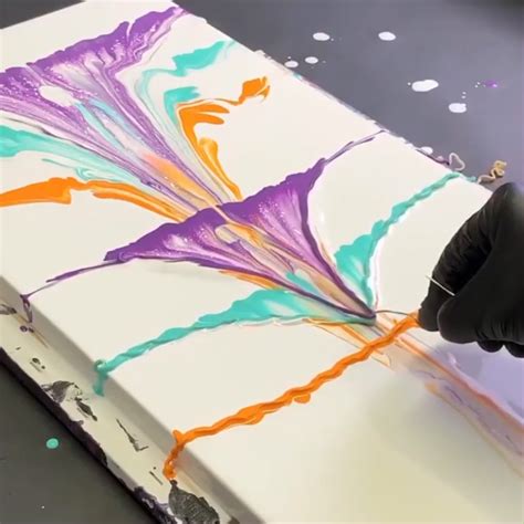 Pouring Paint Using String 的图像结果