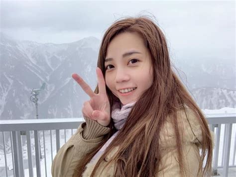 中国第四代最漂亮女演员 婆婆专业户潘虹的时尚发型_发型师姐