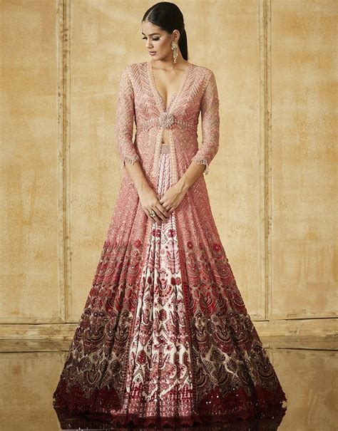 30 Pretty Ombre Bridal Lehengas Perfect For The Crimson Brides