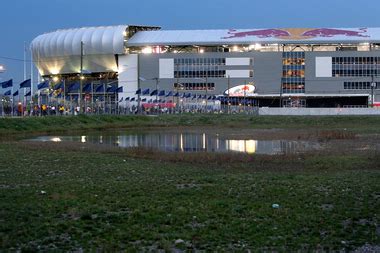Two of Ecuador's top soccer teams host charity soccer game tonight at ...